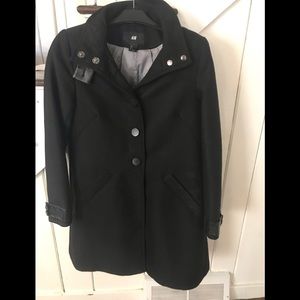 H & M pea coat size 6 runs big